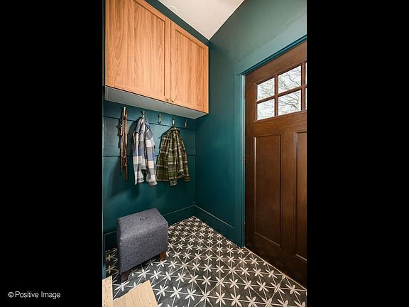 3rd image of 305 Maplewood Rd