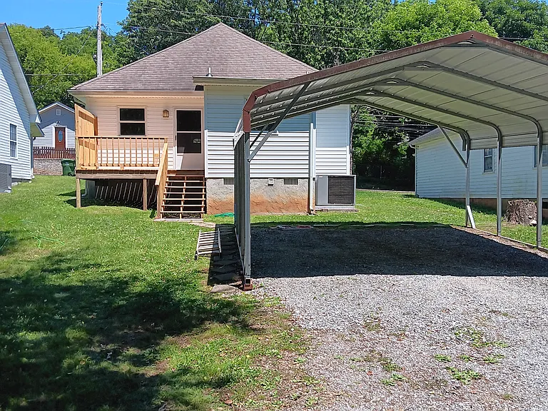 809 Walnut St — Photo 9
