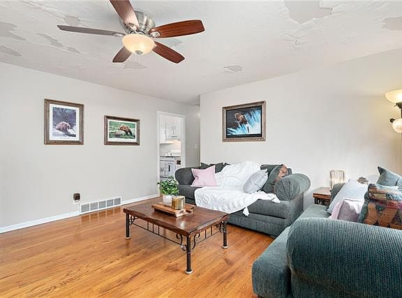 4th image of 20805 E 13th Ter