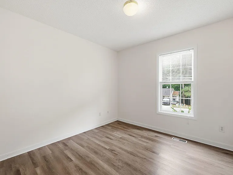 1057 Mailwood Dr — Photo 15