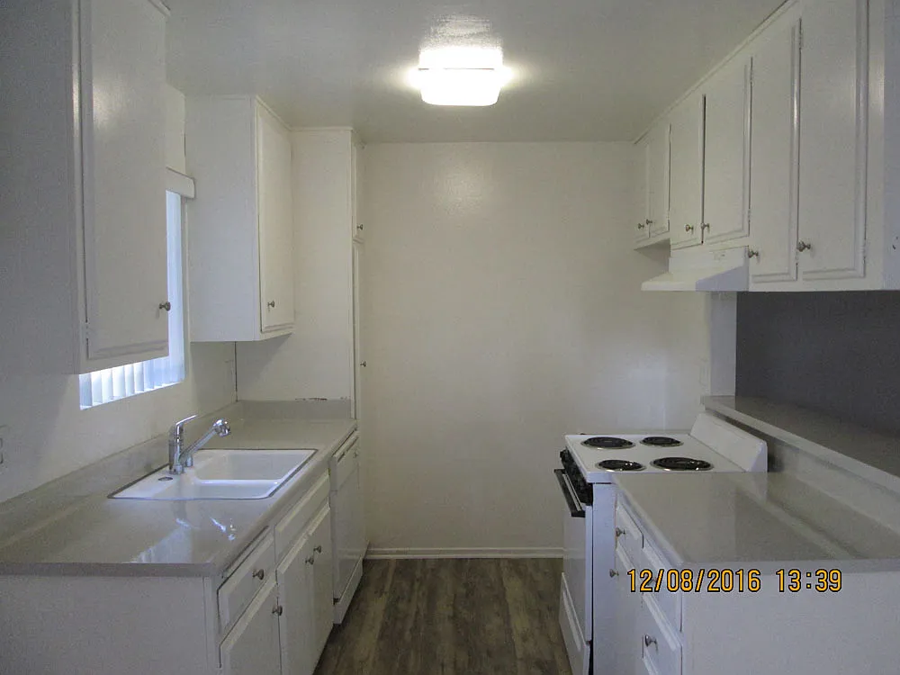 Lido Apartments - 3339 S Canfield Ave — Photo 2