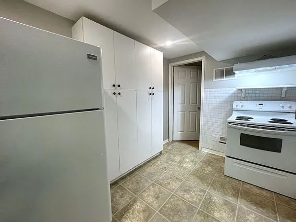 302 Livingstone St W #B — Photo 11