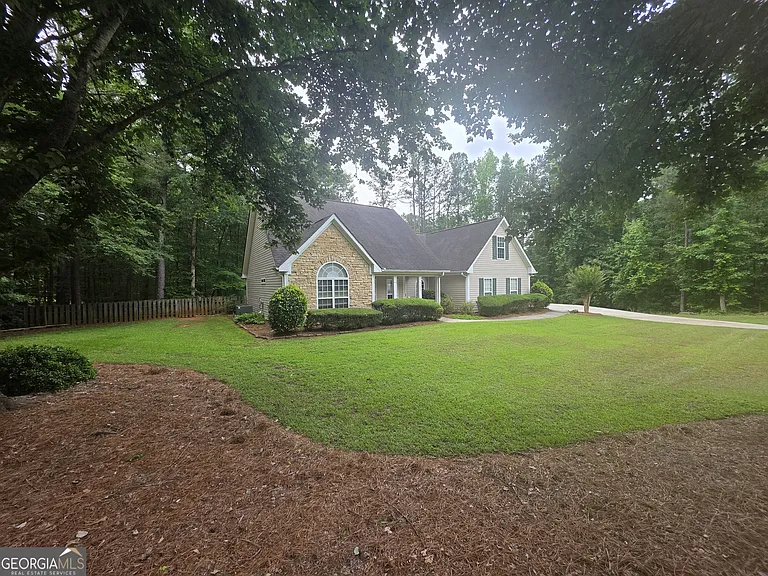 135 Kingsbrooke Cir — Photo 2