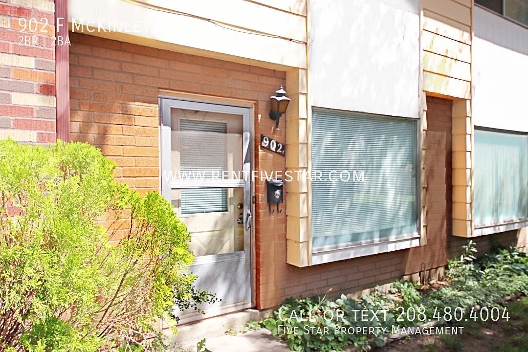Spacious McKinley Townhome Available! — Photo 1
