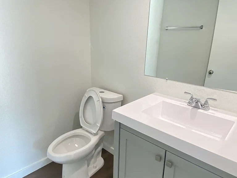 French Street Apt — Photo 22