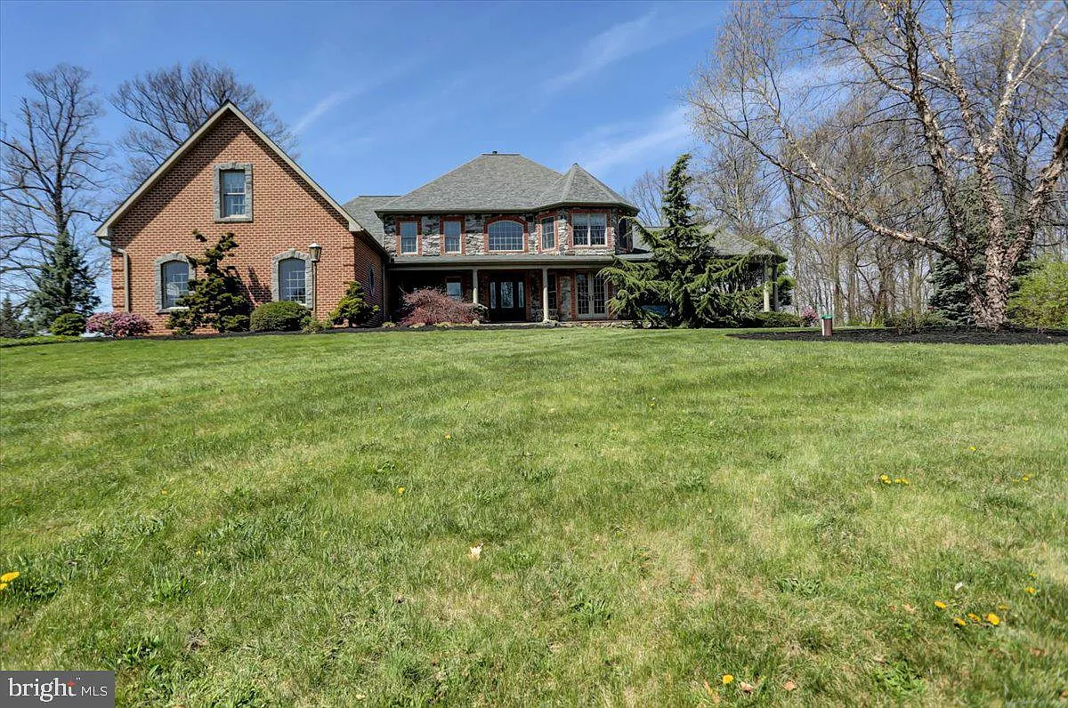 1579 Walker Rd photo 1