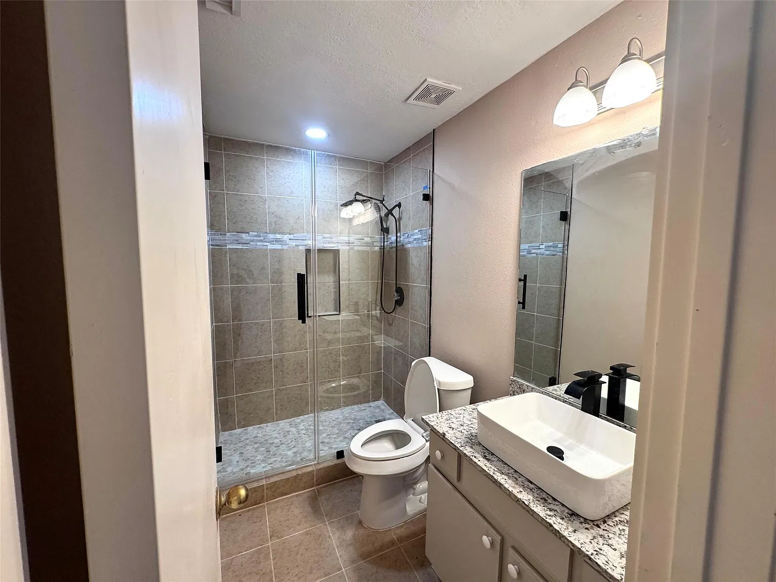 3 bed, 2.0 bath, 1316 sqft, $1,850 — Photo 4