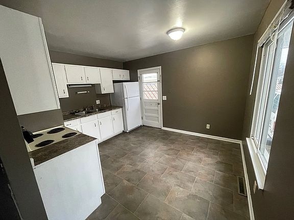 4th image of 910 Boon St