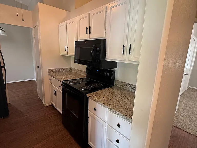 923 Carrell St #D — Photo 6