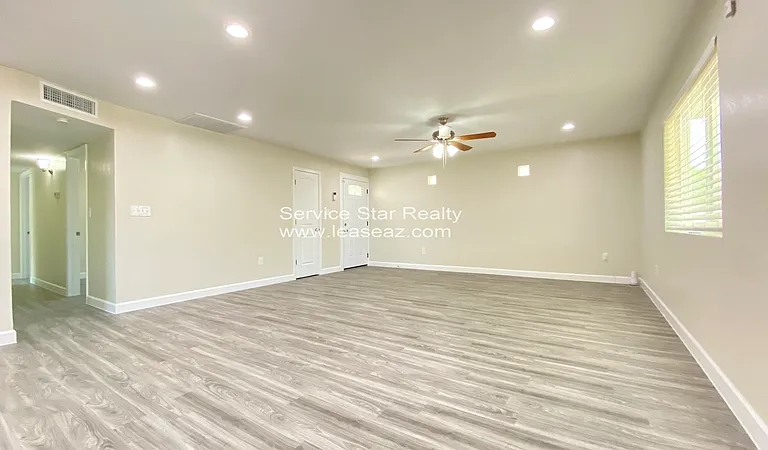 5936 W Seldon Ln — Photo 17