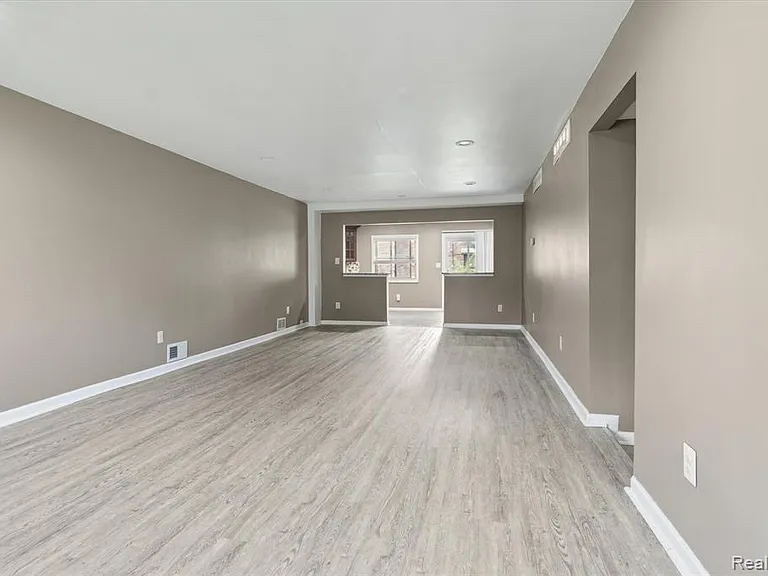 500 Trombley Dr — Photo 7
