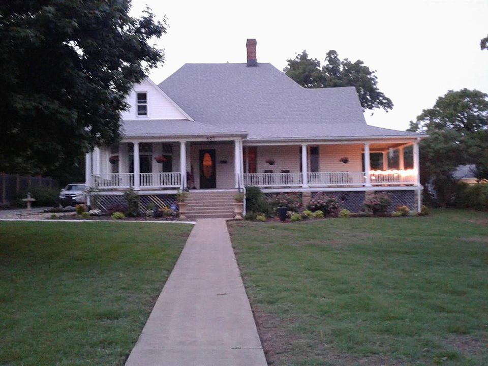 1st image of 527 E Adams Ave