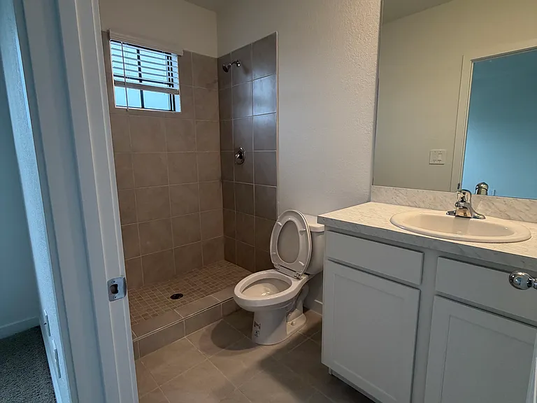 1432 NE 4th Ave — Photo 2