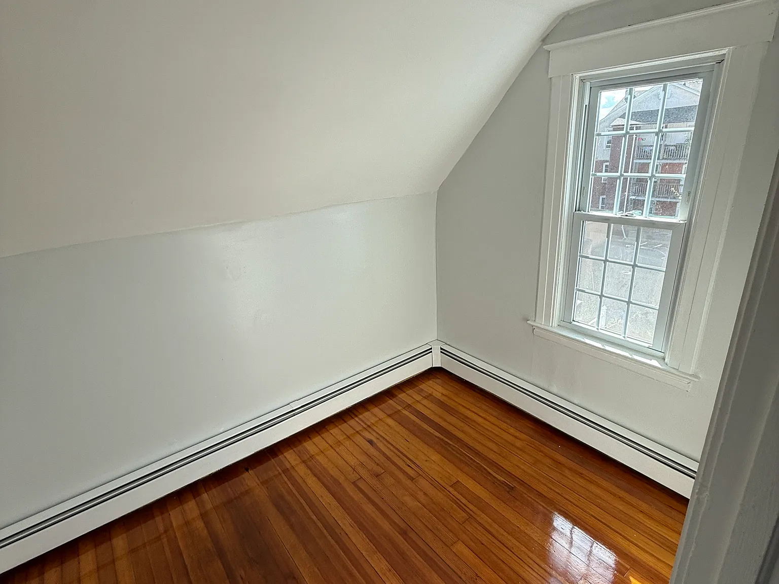 3 bed, $1,900 — Photo 2