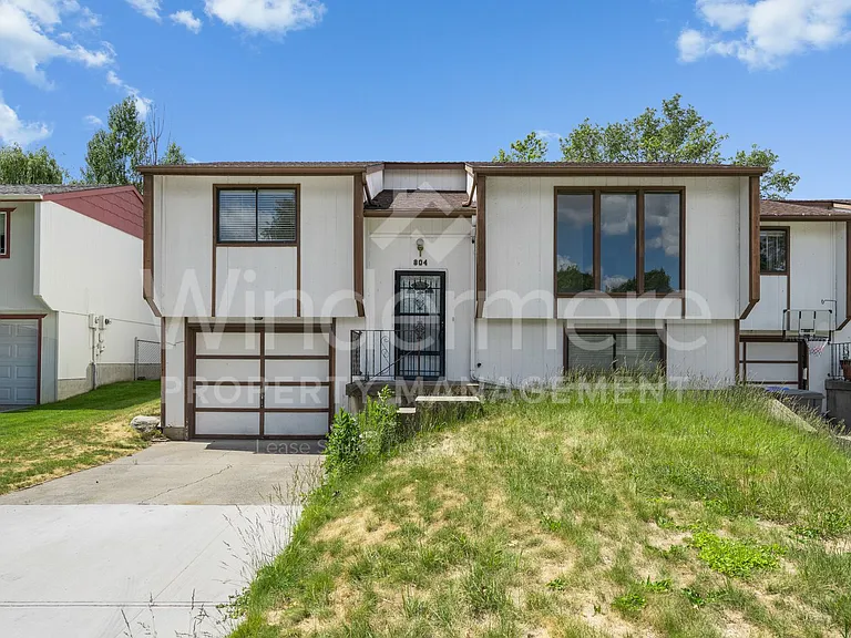 802 S Calvin Rd — Photo 2