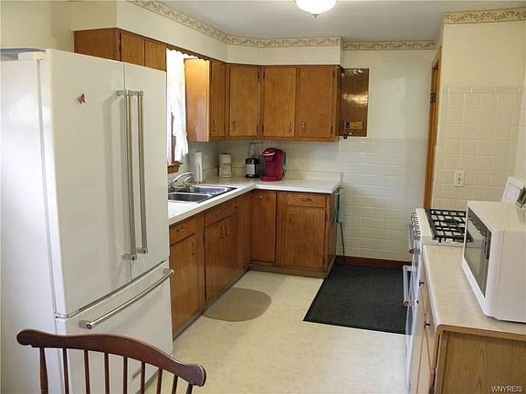 3rd image of 126 Cherokee Dr