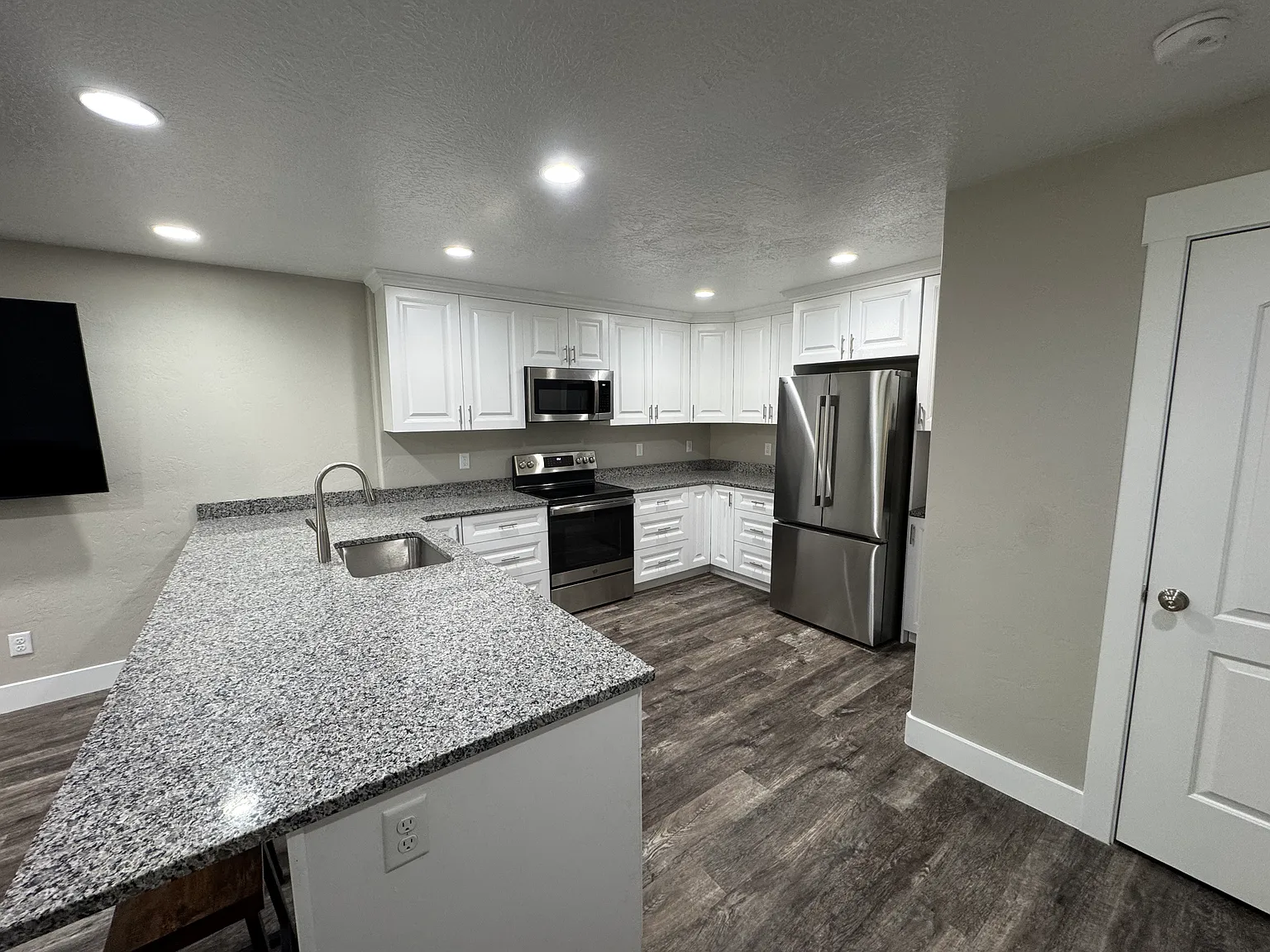 2 bed, 1200 sqft, $1,700 — Photo 3