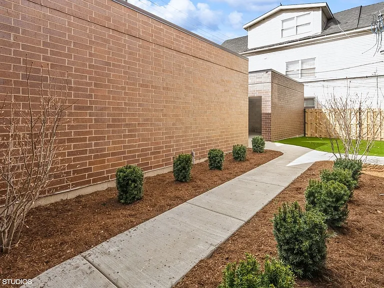 1647 W Irving Park Rd #1W — Photo 21