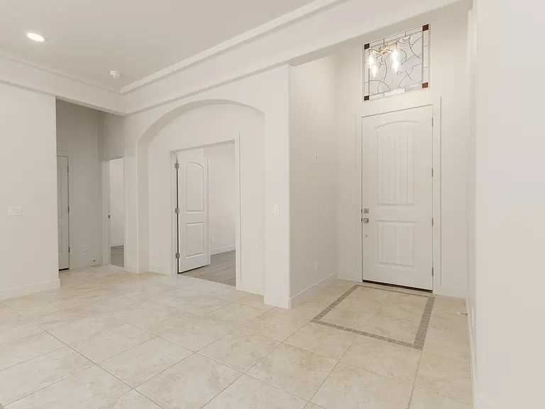 1584 N Raven Ln — Photo 3