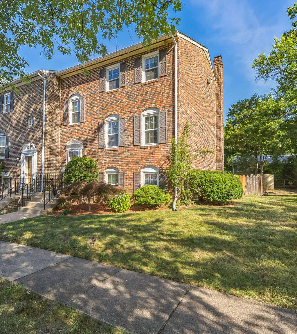 4 bed, 3.5 bath, 2342 sqft, $3,650 — Photo 1