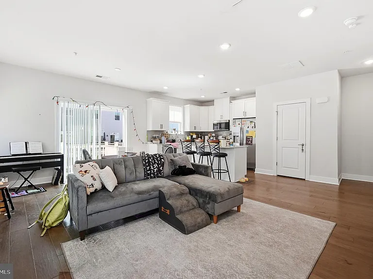 933 Anvil Ct — Photo 5