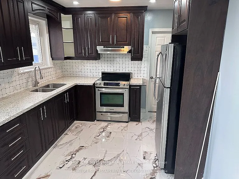 10 Aloma Cres — Photo 4
