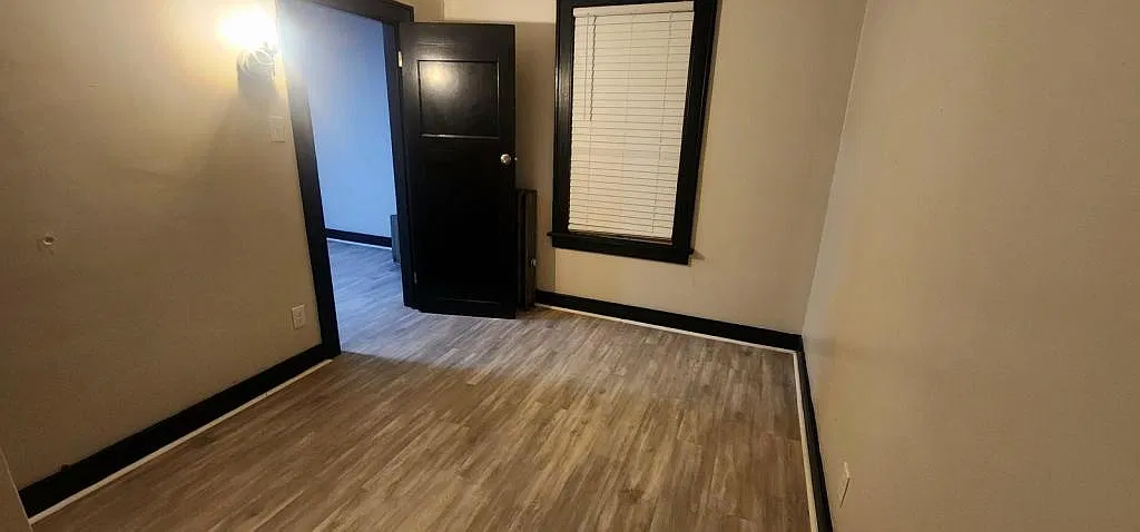 947 Maple Ave — Photo 3