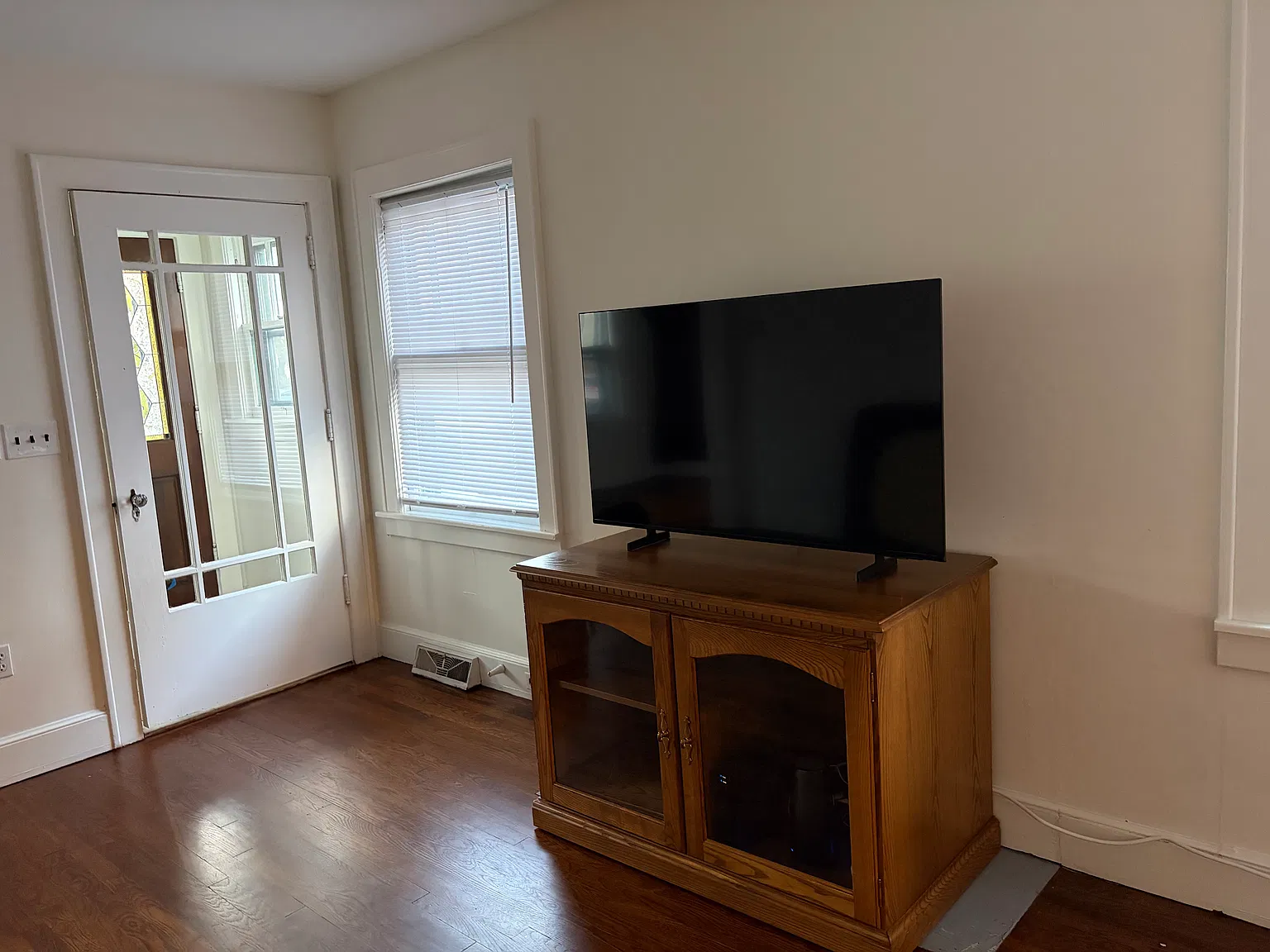 101 Helen St — Photo 3