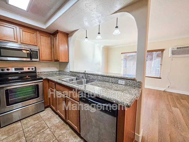 4230 48th St #8 — Photo 7
