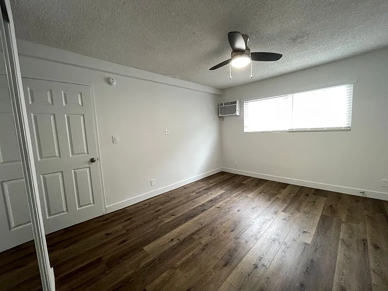 20353 Saticoy St — Photo 63