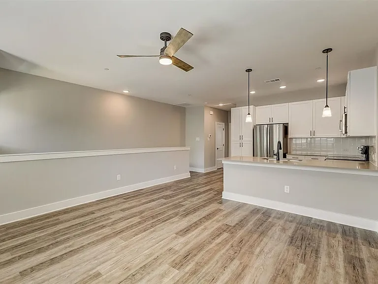 Carmel Villas — Photo 38