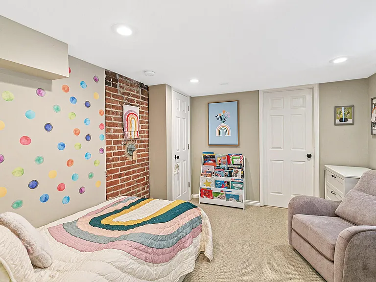 1083 S Clarkson St — Photo 21