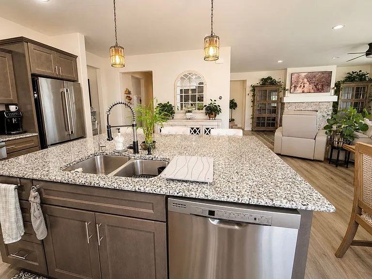 6784 Tumble Creek Dr — Photo 5