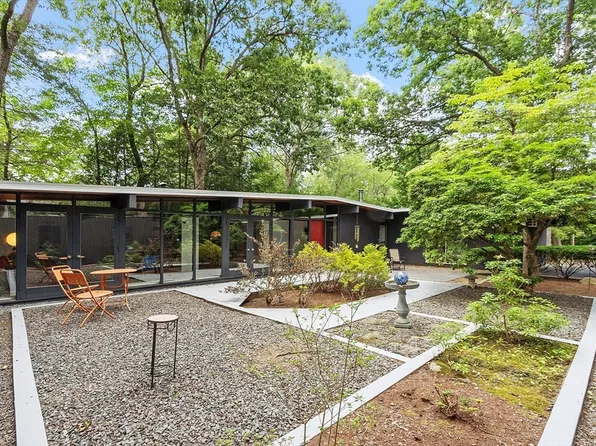 31 Alcott St, Acton, MA 01720