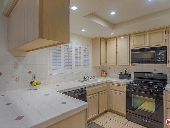 3rd image of 14050 Magnolia Blvd APT 207
