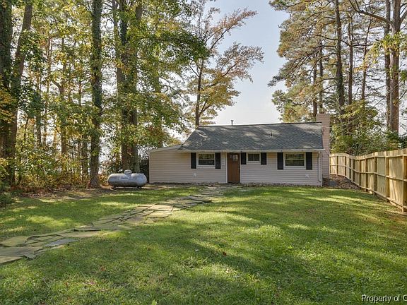 4th image of 5866 York Haven West Dr