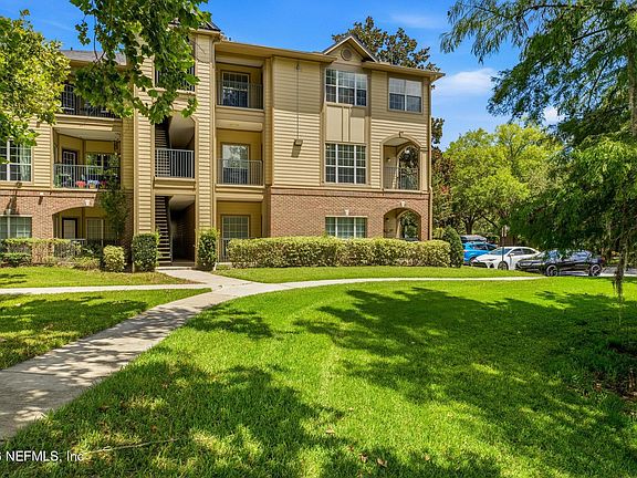 2nd image of 7800 POINT MEADOWS Drive #621