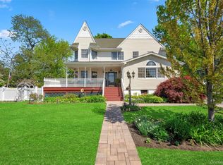 25 Bolton Street, Lindenhurst, NY 11757