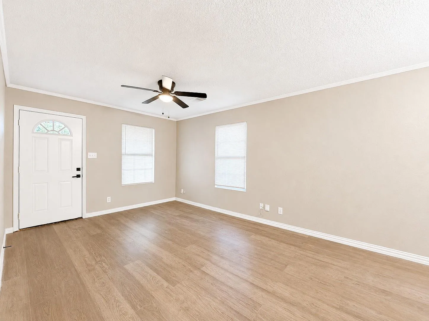 4 bed, 2.0 bath, 1280 sqft, $1,700 — Photo 2