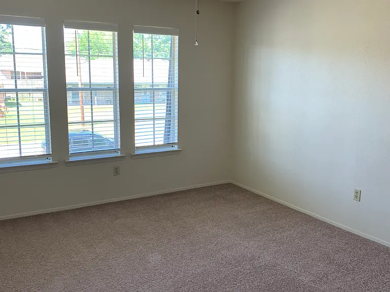 218 Kyla St #B — Photo 16
