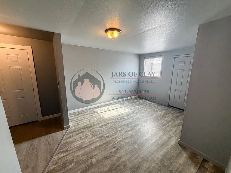 4393 Dover Ave NE — Photo 8