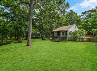4 E Landing Rd, Hampton Bays, NY 11946
