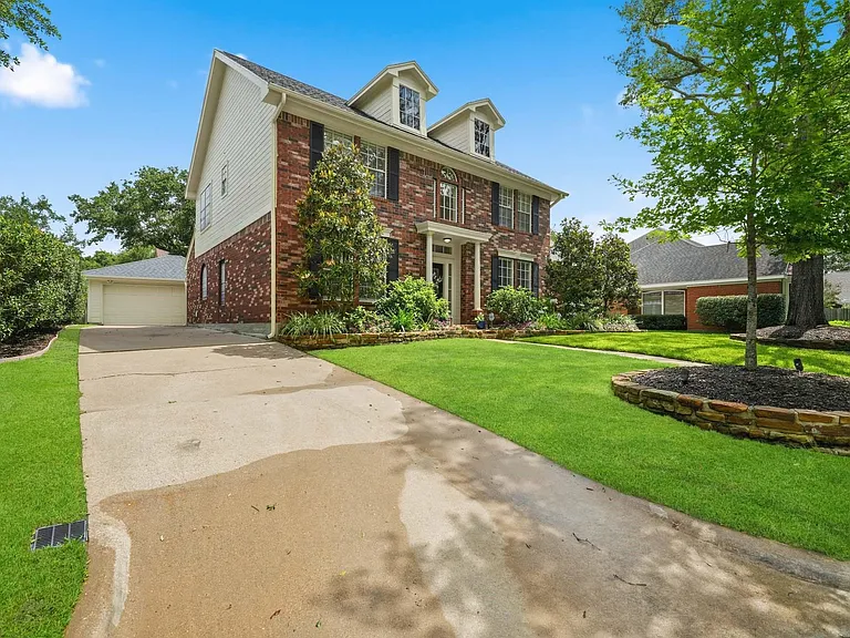 19722 Knightsridge Ln — Photo 3