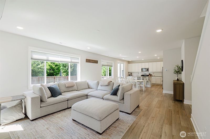 5th image of 4436 Hibiscus Circle SW