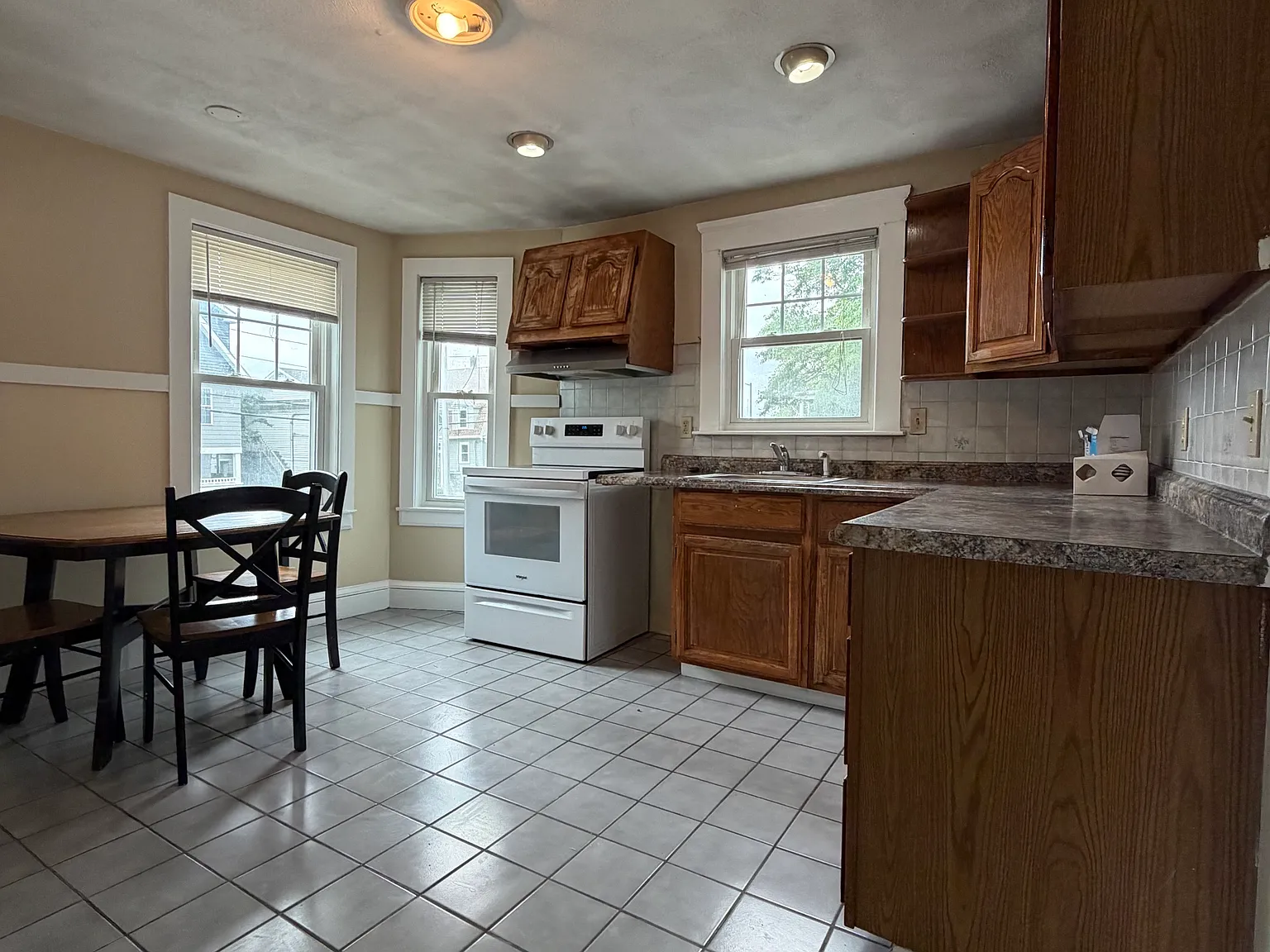 2 bed, 1000 sqft, $2,300 — Photo 2