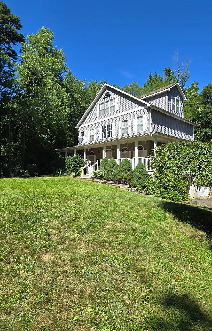 6 bed, 3.5 bath, 3200 sqft, $4,800 — Photo 2