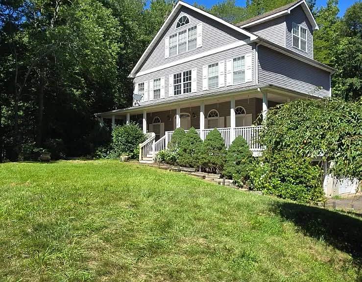 18 Nancy Ct — Photo 2