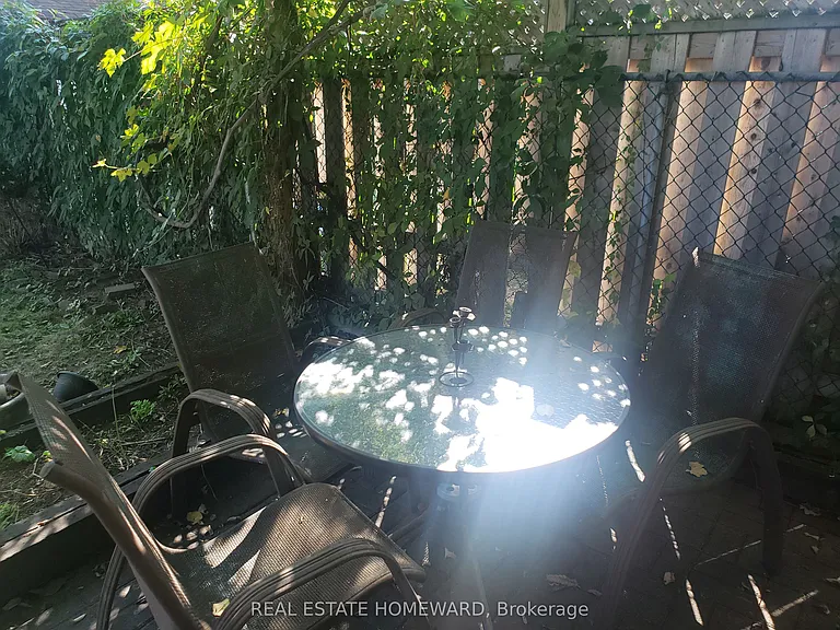 687 Dupont St #2 — Photo 14