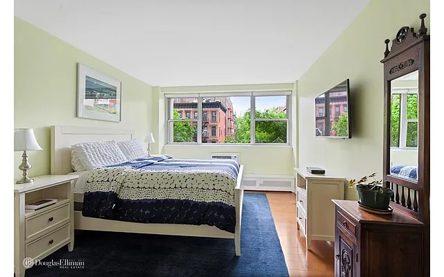 Sold by Douglas Elliman | media 27