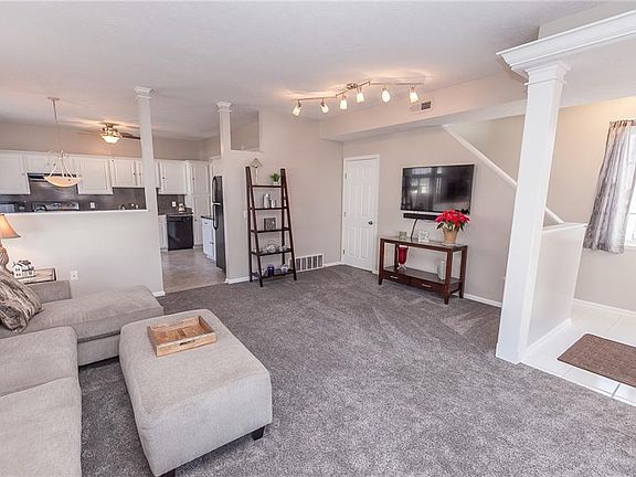 5th image of 26165 Hawthorne Ct #C11